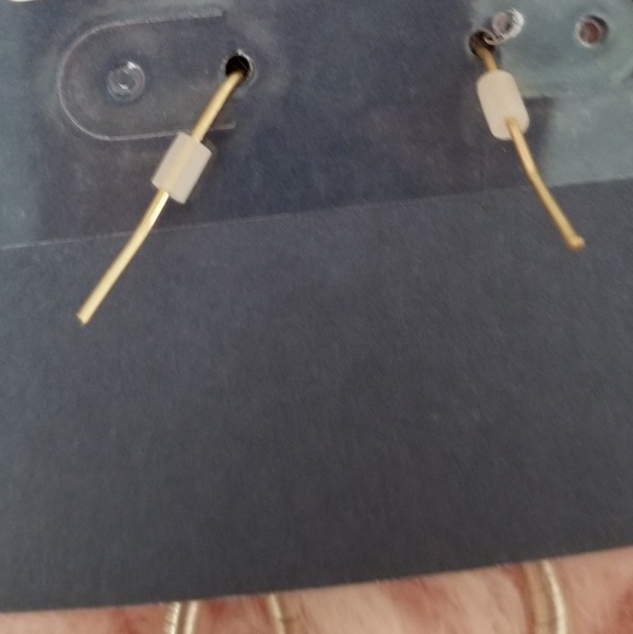 Nickel free gold hoop earrings - Picture 3 of 3